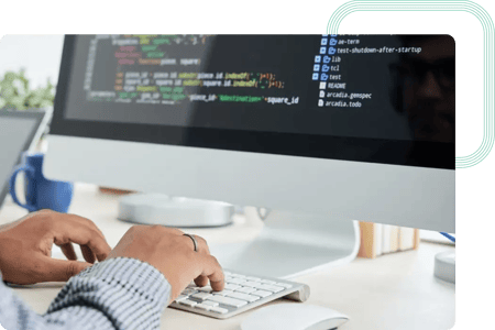 Ingénieur DevOps développant de nouvelles fonctionnalités