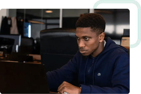 L'expert d'act digital met en œuvre un modèle d'apprentissage automatique (Machine Learning)
