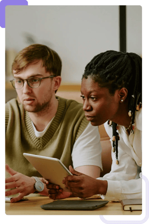 Les experts en pentesting d'act digital effectuent une analyse des risques ensemble