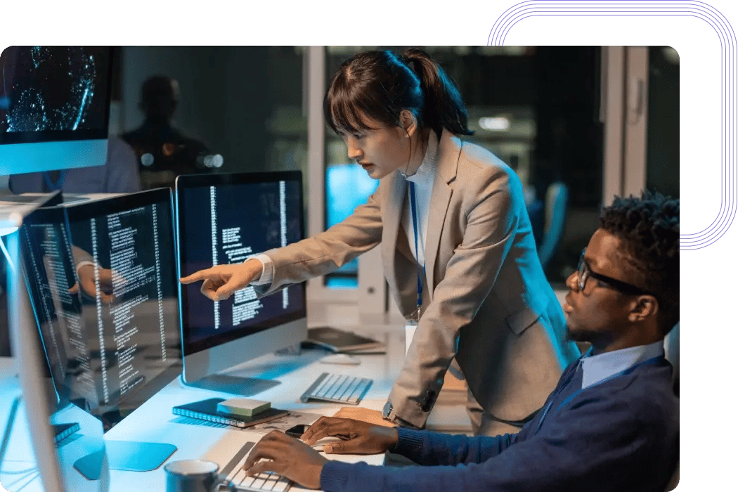 Ingénieurs en IA développant une solution d'automatisation intelligente pour soutenir l'activité d'un client